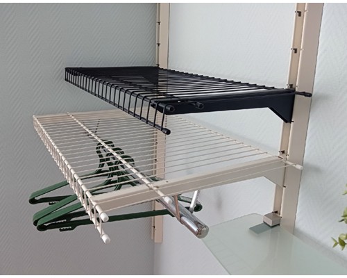 Стеллаж с сетчатыми полками в ванную